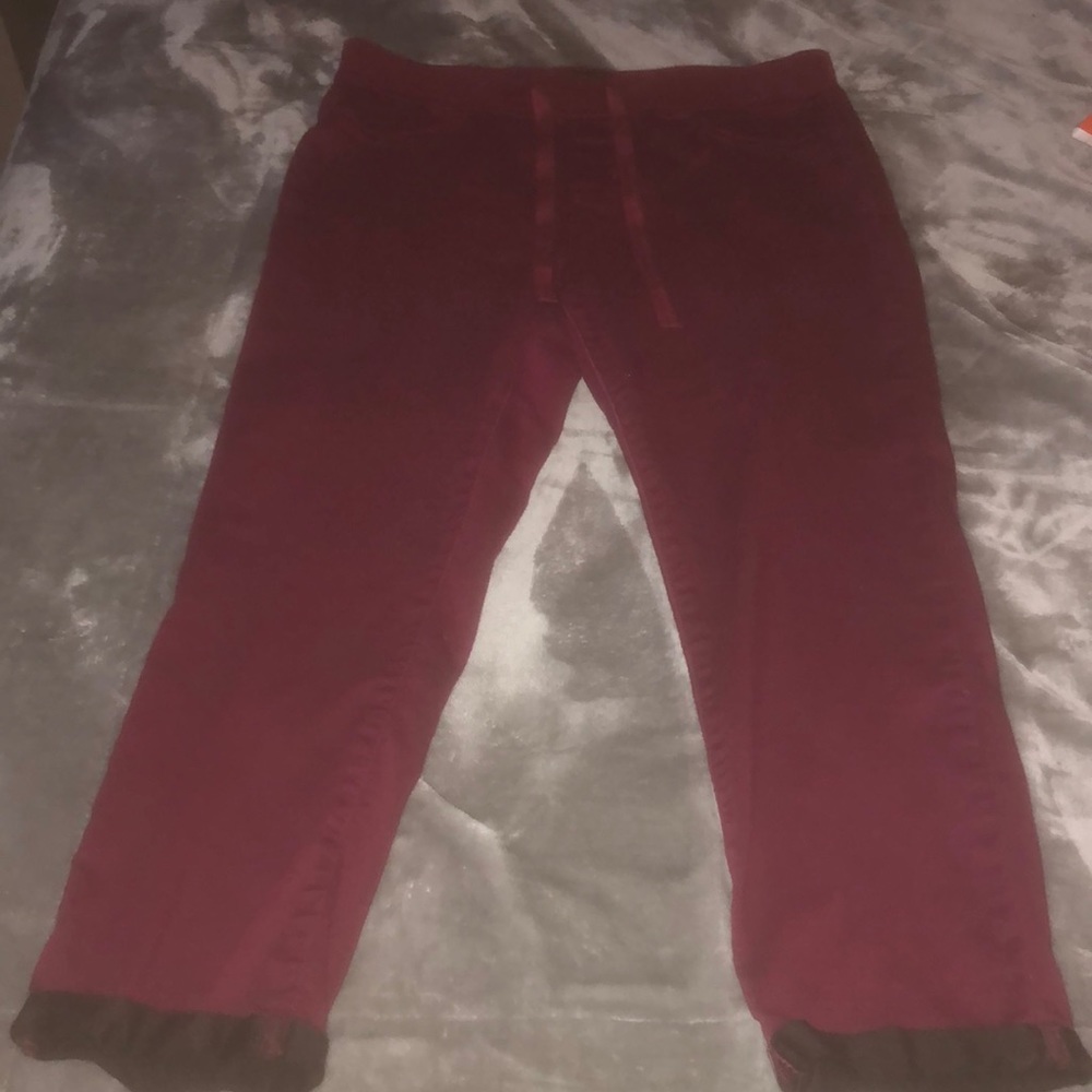 Red capris
